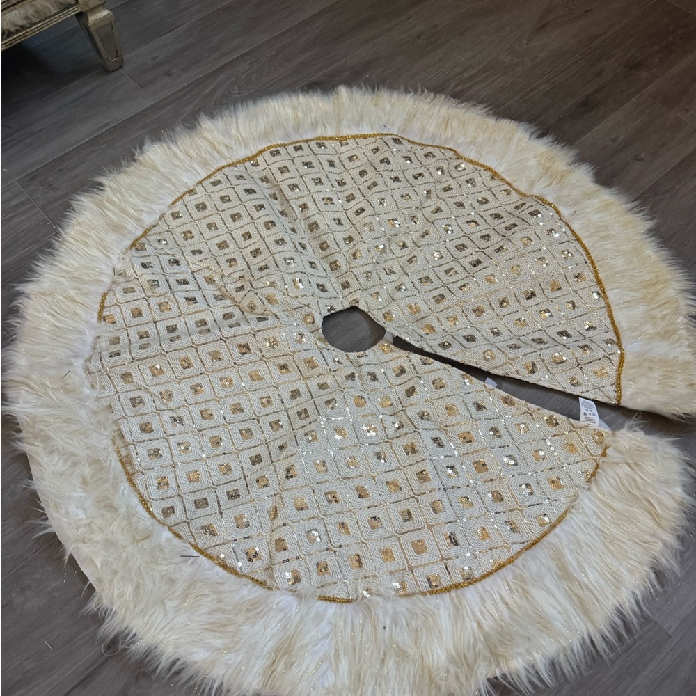 Faux Fur Christmas Tree Skirt with Sequins